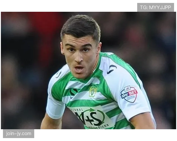 亚历克斯·摩根在家切牛排用的刀比我的房租还贵