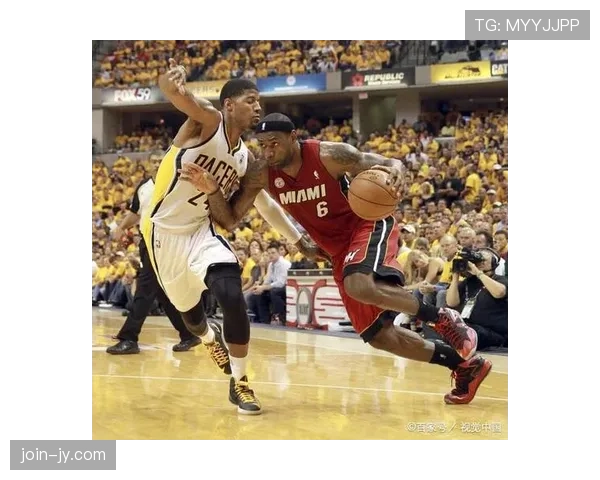 保罗·乔治穿着破T回家，门口那几辆车让我怀疑人生