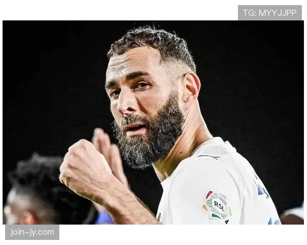 本泽马的数据表现如何反映其战术角色与进攻影响力？