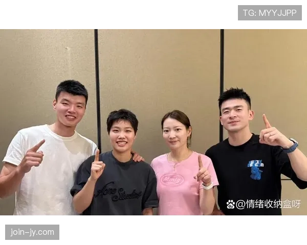 黄东萍训练完直接拎爱马仕去吃夜宵? 黄东萍训练完直接拎爱马仕去吃夜宵?