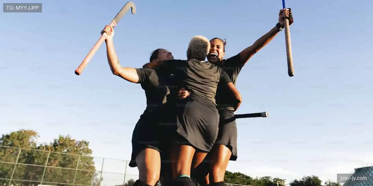 弹幕狂欢，边看边聊！💬 独家解说 + 实时数据，打造沉浸式观赛体验！